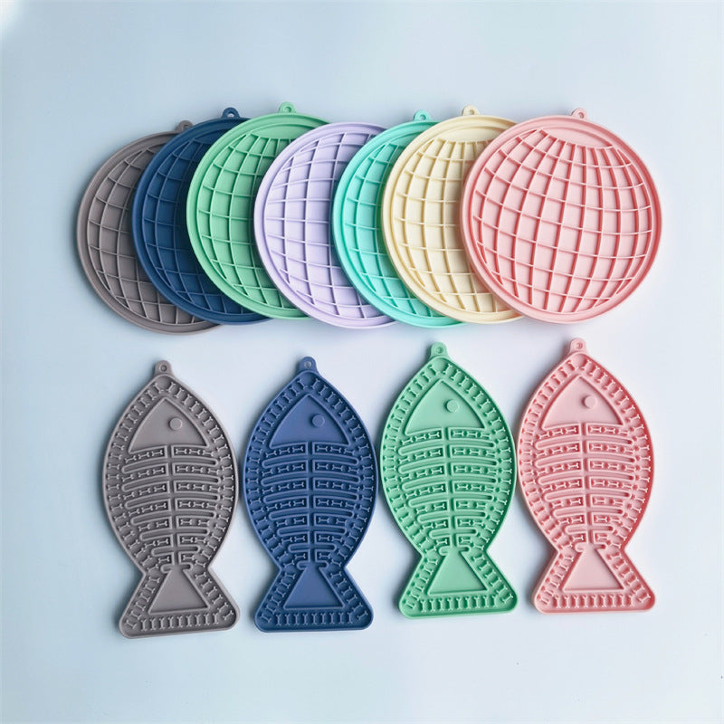Fish-Shaped Silicone Pet Snack Mat