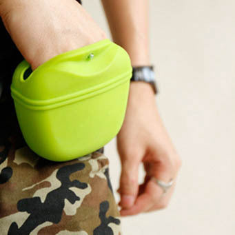 Portable Silicone Dog Snack & Training Bag with Magnetic Clip
